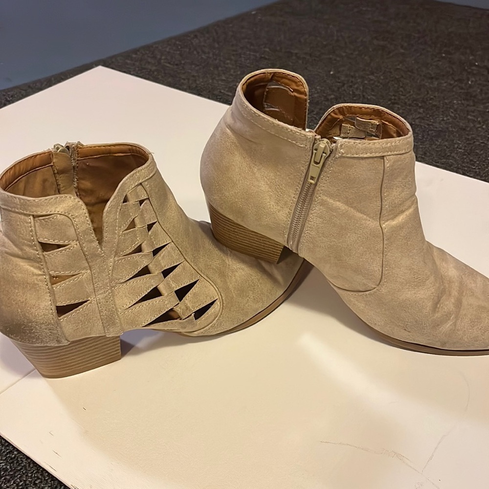 Vanity ankle boots